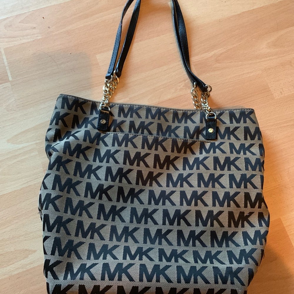 Signature micheal kors